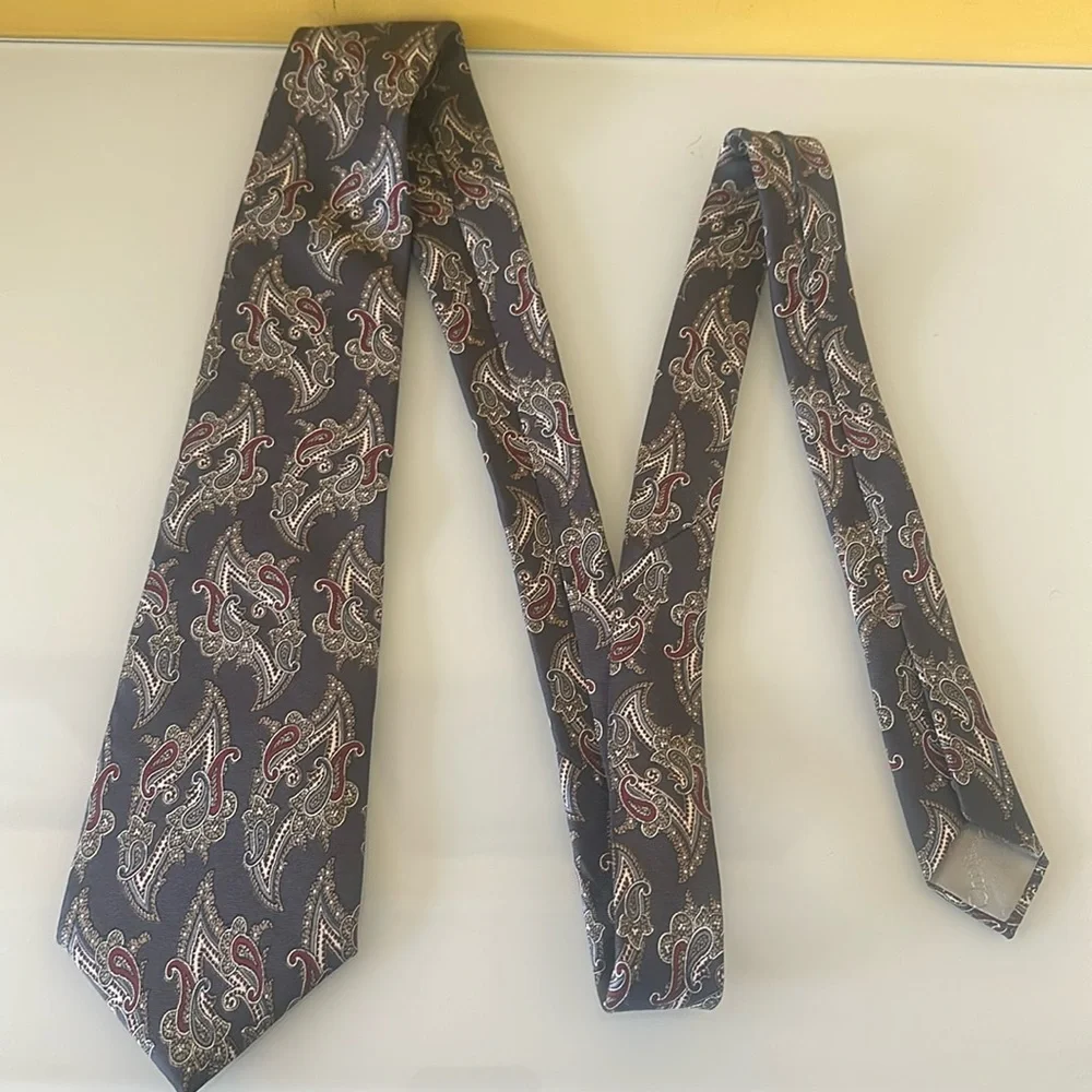Christian Dior Vintage Gray Paisley Print 100% Silk Neck Tie